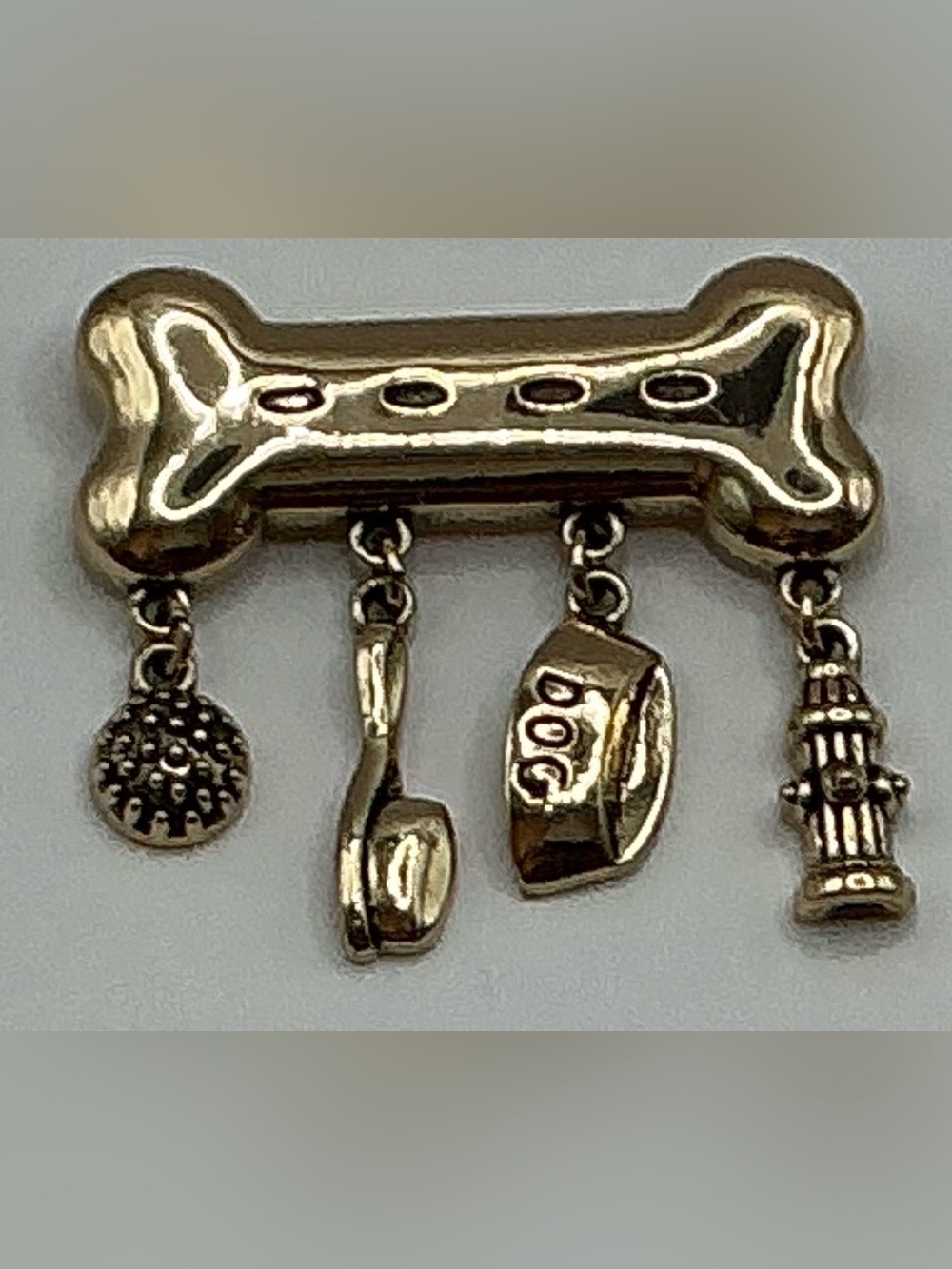 GOLD TONE DOG BONE BROOCH WITH DANGLING CHARMS ACCENTS BRUSH BOWL HYDRANT NWOT